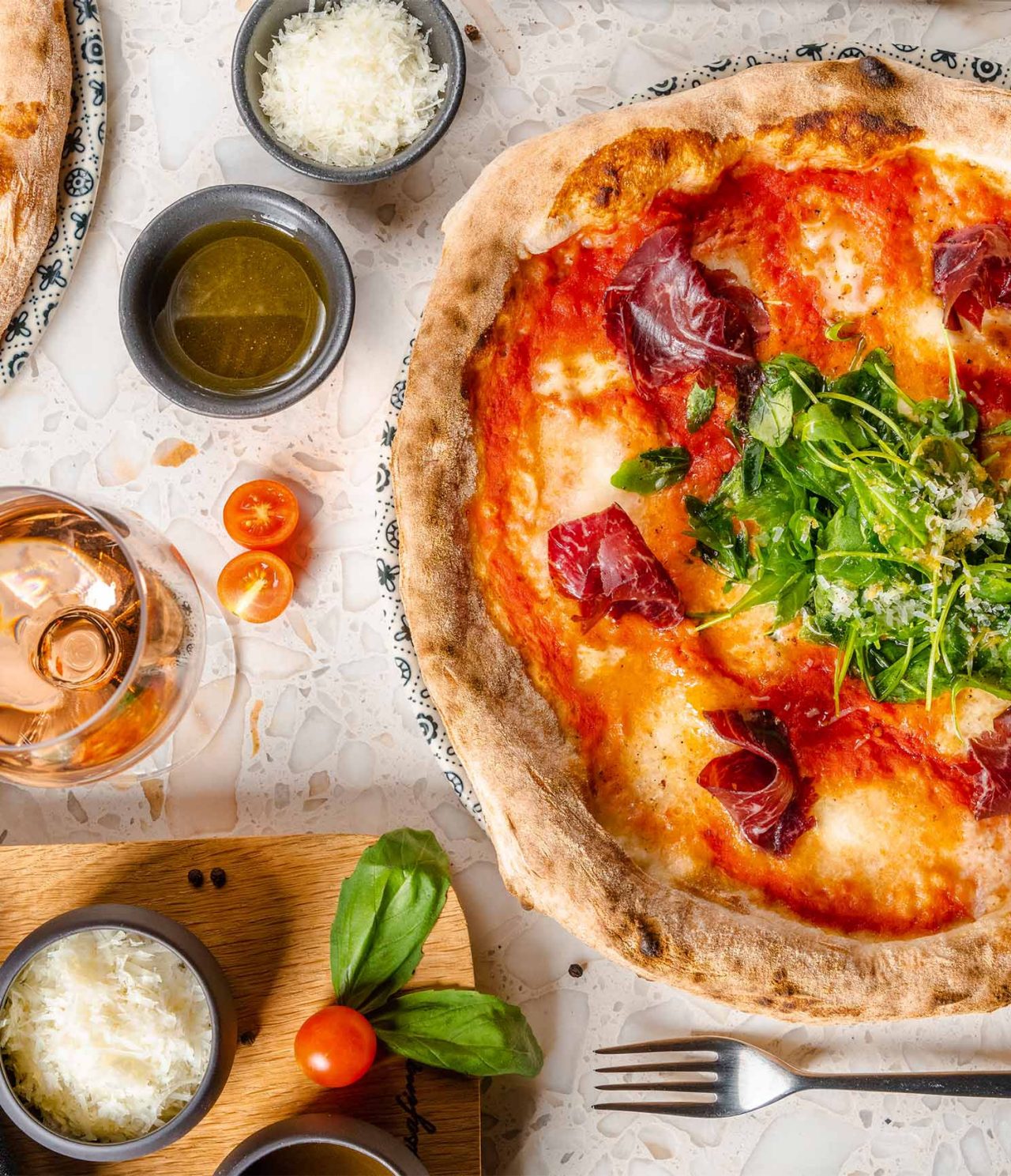Das Restaurant Pizzaria im Hotel im Zentrum von Madrid, Spanien, hat Pizzen, die im Holzofen gebacken werden