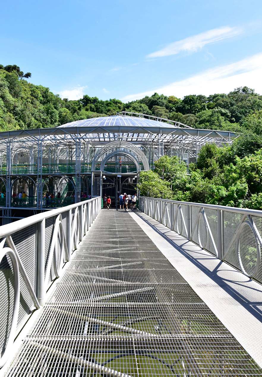 Opernhaus Arame im Parque das Pedreiras, harmonisch in die umliegende Natur integriert