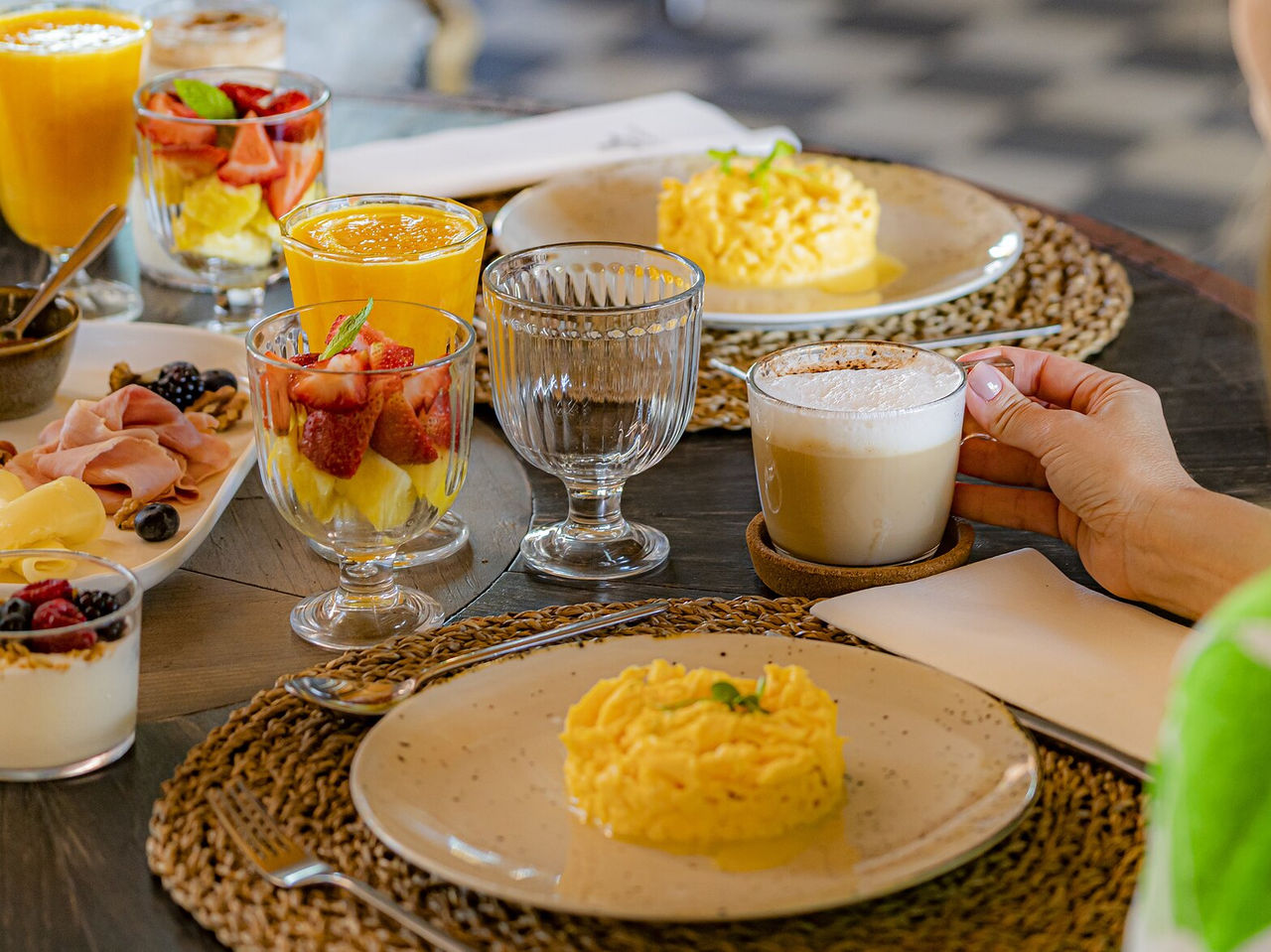 The Grão de Bico restaurant, at the Eco Resort 10 Minutes from the Comporta Beach, offers a breakfast with fruit and eggs