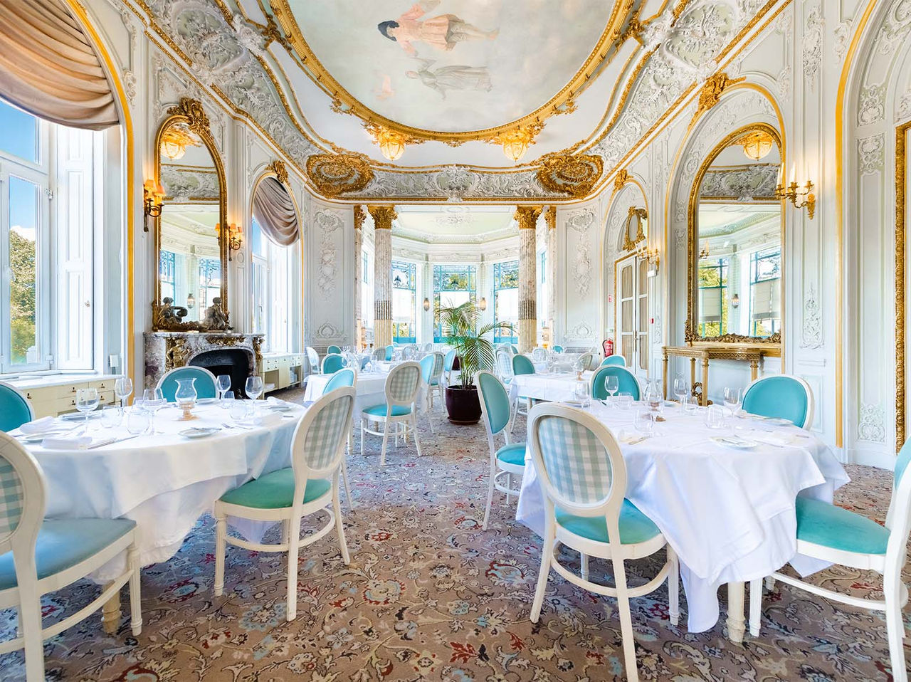 Valle Flôr Restaurant, 5-Star National Monument Hotel, elegant room with round tables and chairs