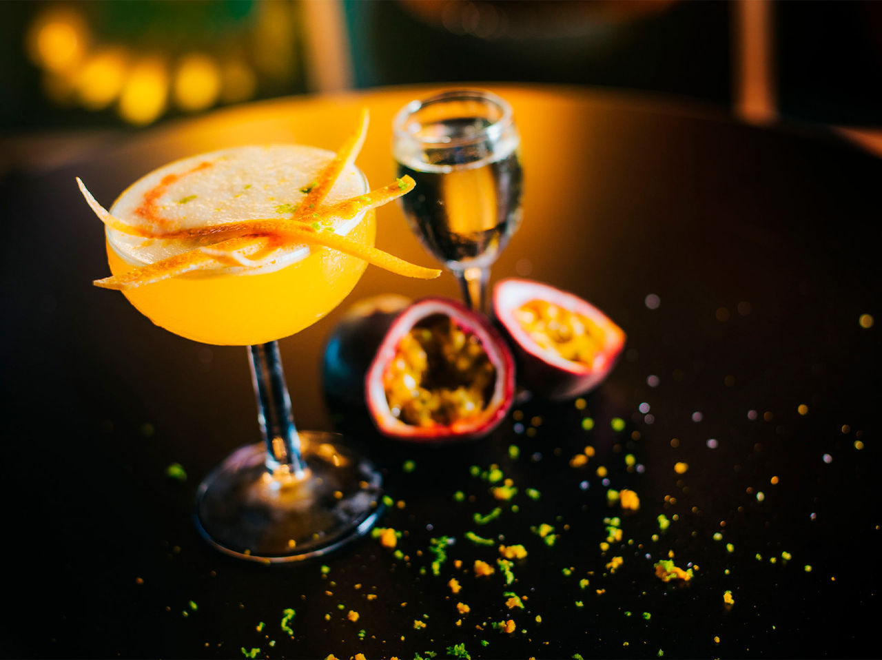 El bar Off-Site, del Hotel 4 Estrellas en Funchal, en Madeira, sirve cócteles elaborados en copas con fruta