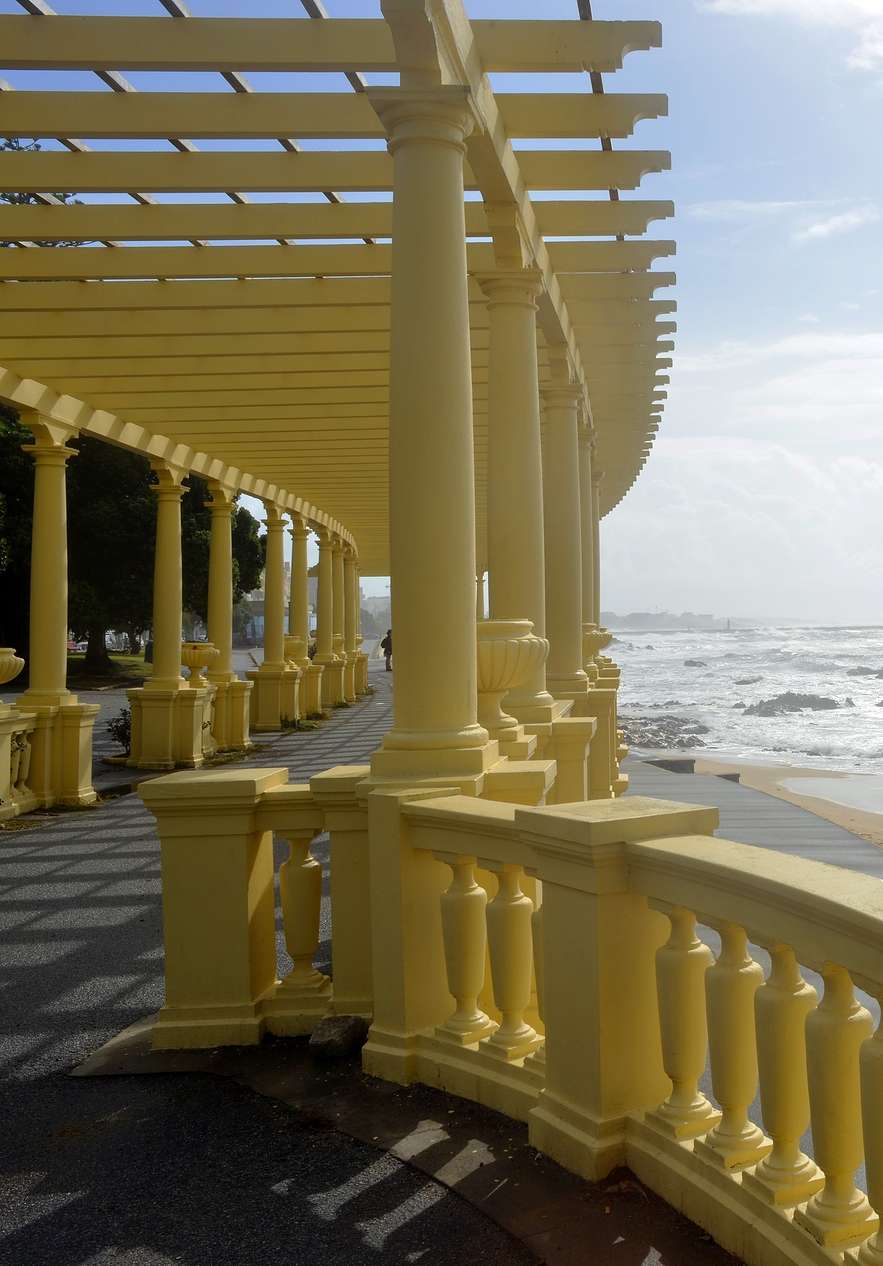 Séjournez au Pestana Vintage Porto et profitez d'une journée ensoleillée pour une promenade au bord de la mer