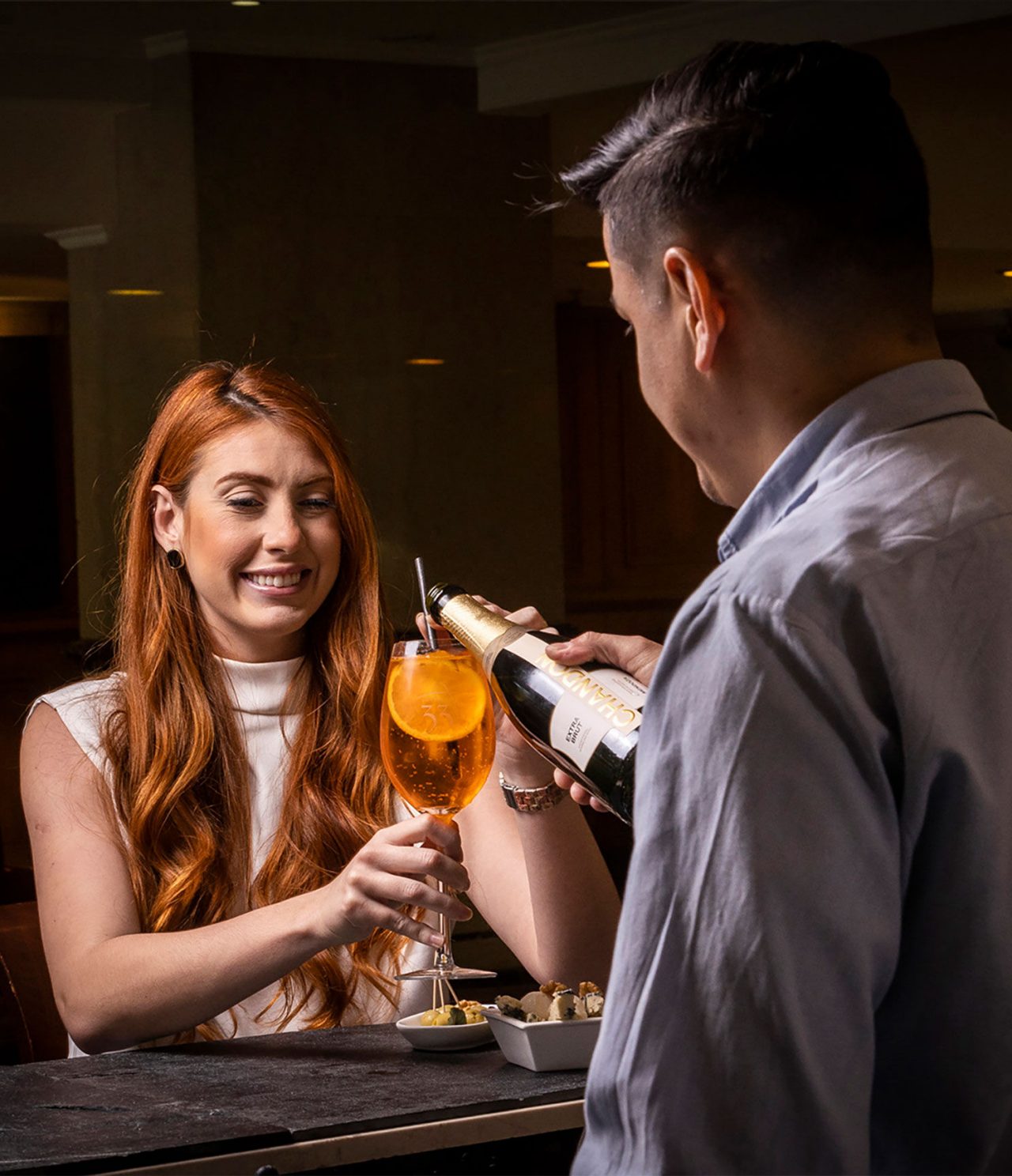 Le bar Tango Bar de l’hôtel à Buenos Aires a un bar où l’on peut commander des cocktails et des apéritifs