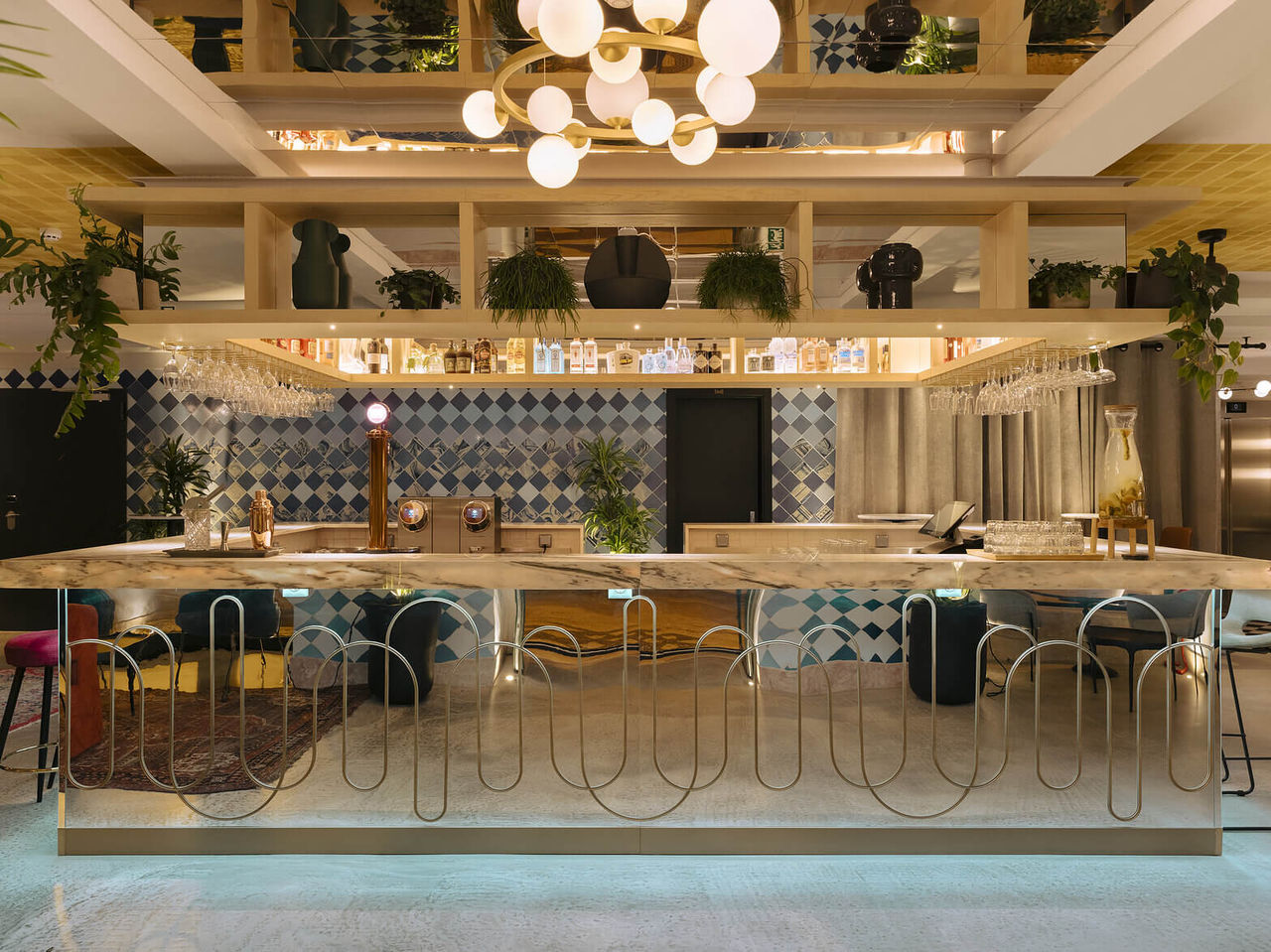 O bar Nery, do Hotel na Baixa de Lisboa, serve bebidas alcoólicas como cocktails e está situado ao lado da receção