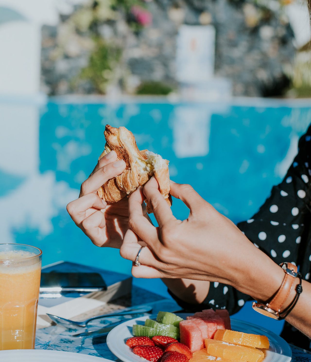 A Proa Restaurant in a Funchal 4-Star Hotel with breakfast with fruit, juice, and croissants