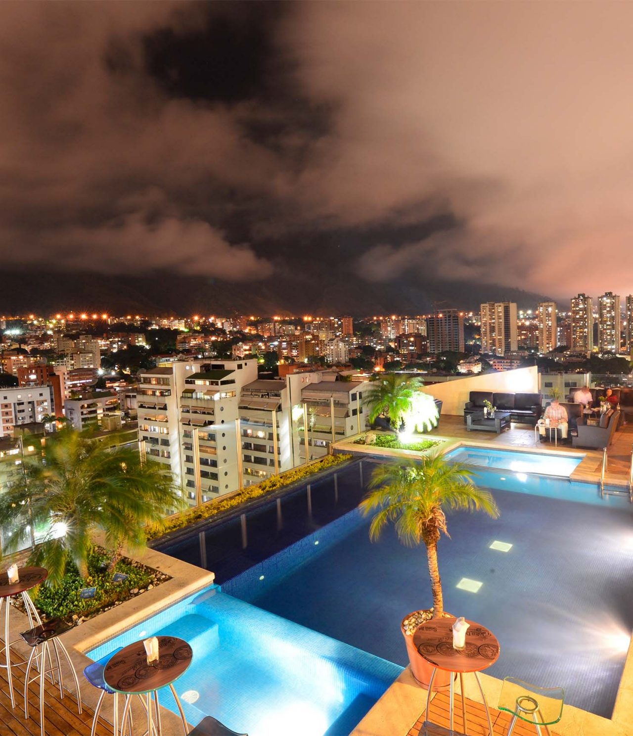 Lounge Vip 19 offers a pool, palm trees, and panoramic city views